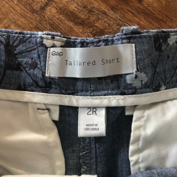 GAP Tailored Short - Size 2 - Picture 3 of 5